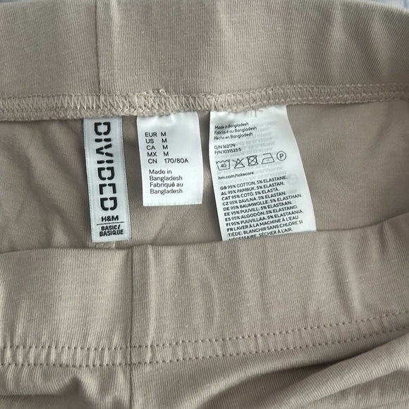 H&M Basic Shorts - Picture 3 of 3